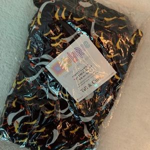 NWT LuLaRoe Tall and Curvy Rare Duck leggings!